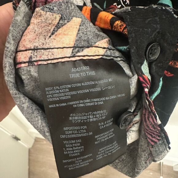 Volcom Men’s Tropical Button Down Tee - Picture 6 of 9